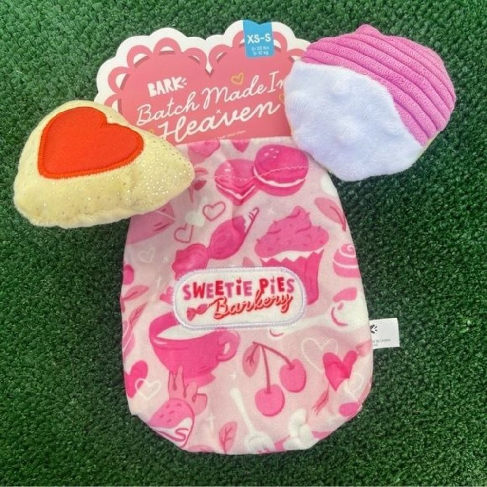 Bark Batch Made in Heaven Sweetie Pies Bakery Cookies Squeaky Toy Set NWT